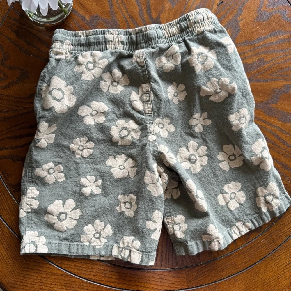GAP Khaki Cream Floral Shorts Relaxed Fit